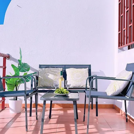 Big Puerto Rico Streetfront With Private Saltwater Jacuzzi Pool, Bbq, Kitchen & 3 Terraces Near Shopping Center Apartment Puerto Rico (Gran Canaria)