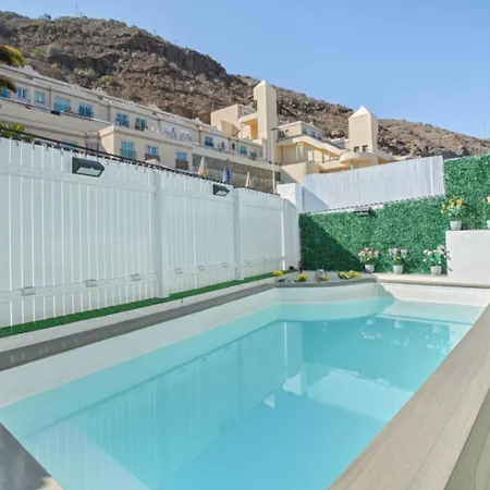 Big Puerto Rico Streetfront With Private Saltwater Pool, Kitchen, 3 Terraces& Private Parking , Near Shopping Center Apartamento