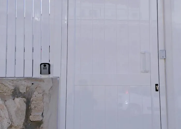 Big Puerto Rico Streetfront With Private Saltwater Pool, Kitchen, 3 Terraces& Private Parking , Near Shopping Center Lejlighed *