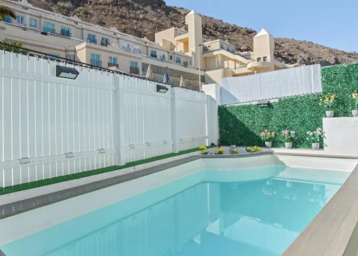 Big Puerto Rico Streetfront With Private Saltwater Pool, Kitchen, 3 Terraces& Private Parking , Near Shopping Center Lejlighed